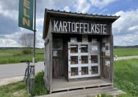 Automat oder Verkaufsstand von Kartoffelkiste