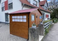 Automat oder Verkaufsstand von Familie Baumeister